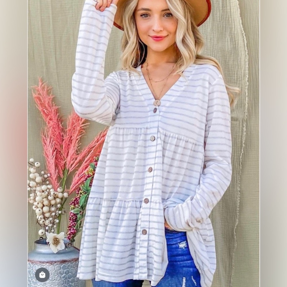 And The Why Oversized White & Gray Striped Top NWT Large